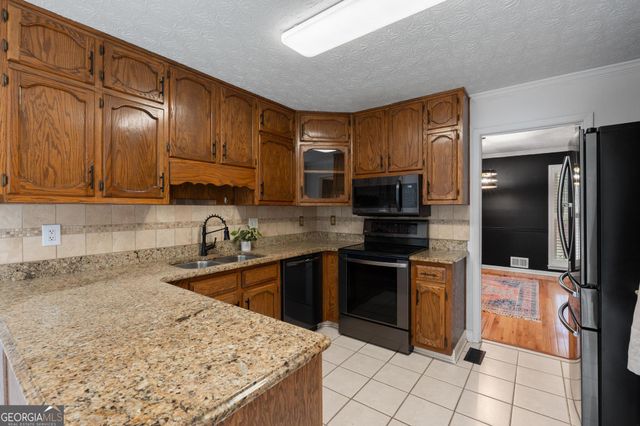 2230 Castle Lake Drive, Tyrone, GA 30290