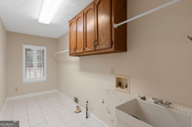 2230 Castle Lake Drive, Tyrone, GA 30290