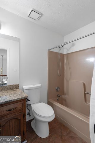 2230 Castle Lake Drive, Tyrone, GA 30290