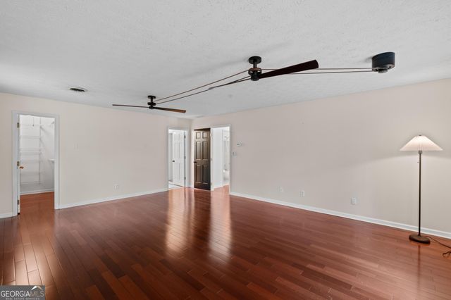 2230 Castle Lake Drive, Tyrone, GA 30290