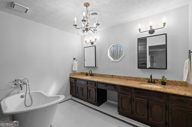 2230 Castle Lake Drive, Tyrone, GA 30290