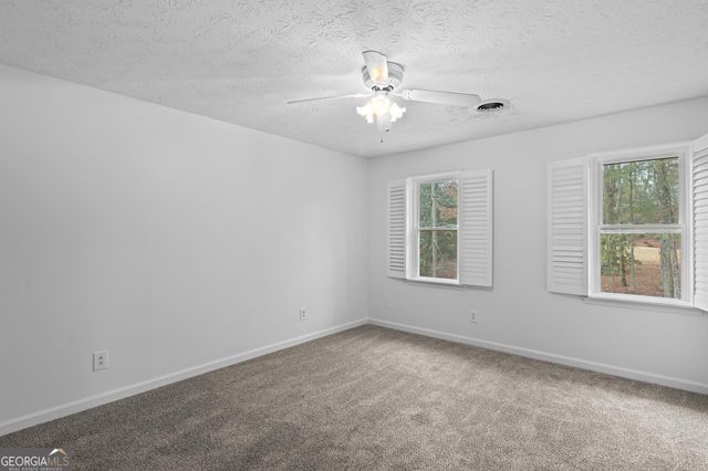 2230 Castle Lake Drive, Tyrone, GA 30290