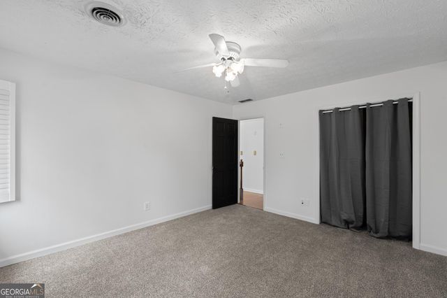 2230 Castle Lake Drive, Tyrone, GA 30290