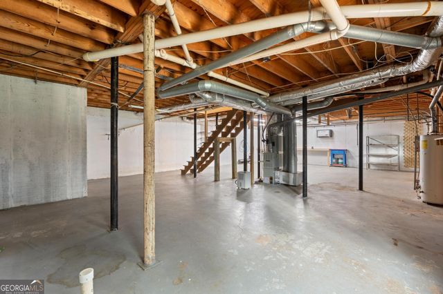 2230 Castle Lake Drive, Tyrone, GA 30290