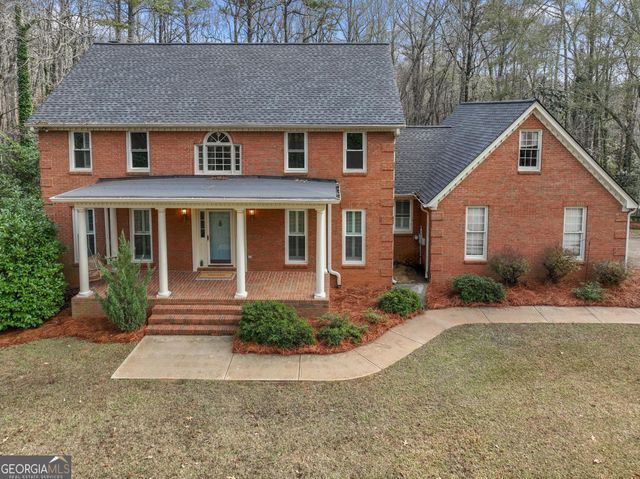 2230 Castle Lake Drive, Tyrone, GA 30290