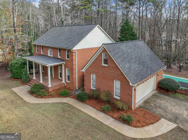 2230 Castle Lake Drive, Tyrone, GA 30290