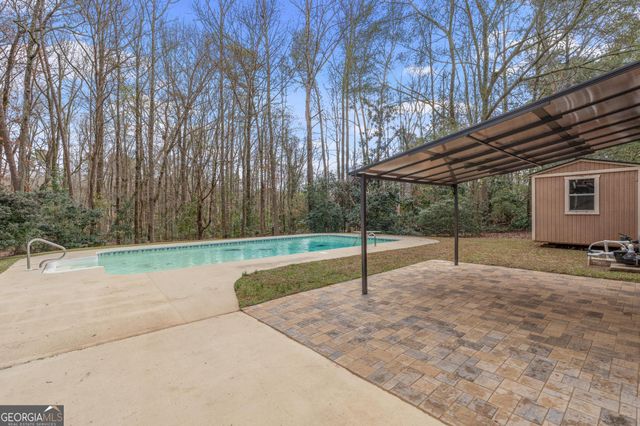 2230 Castle Lake Drive, Tyrone, GA 30290