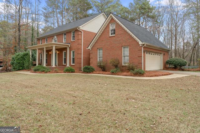 2230 Castle Lake Drive, Tyrone, GA 30290