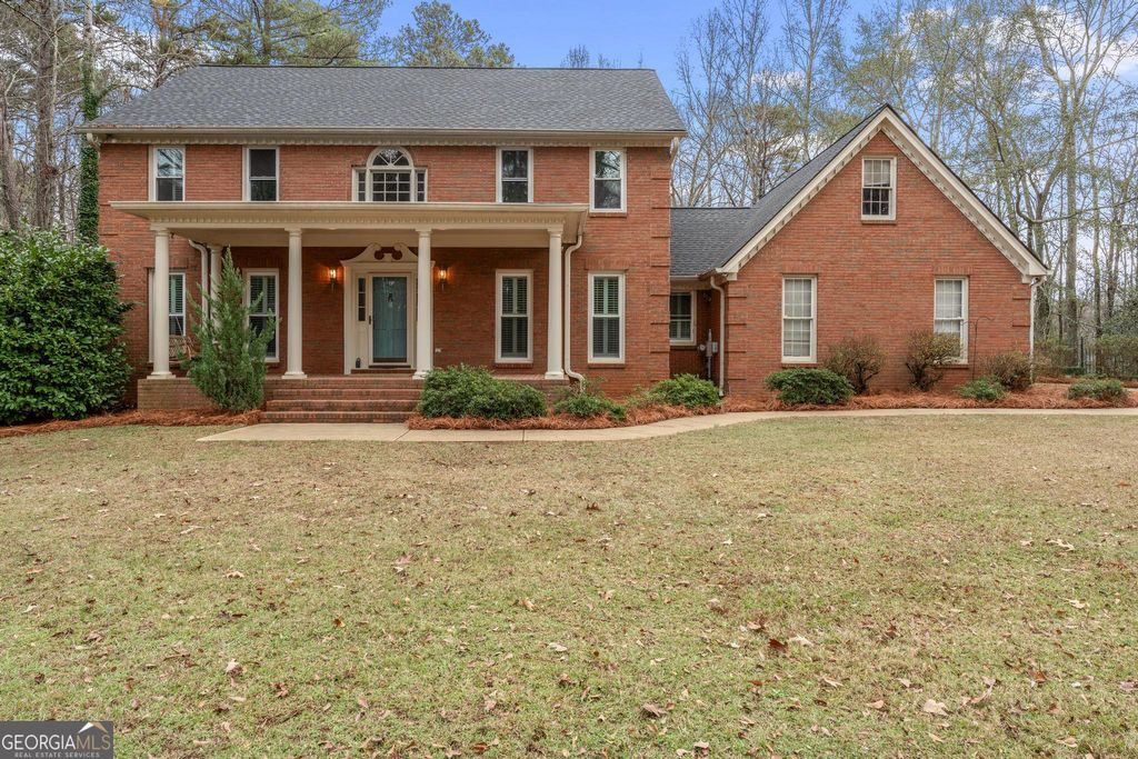 2230 Castle Lake Drive, Tyrone, GA 30290