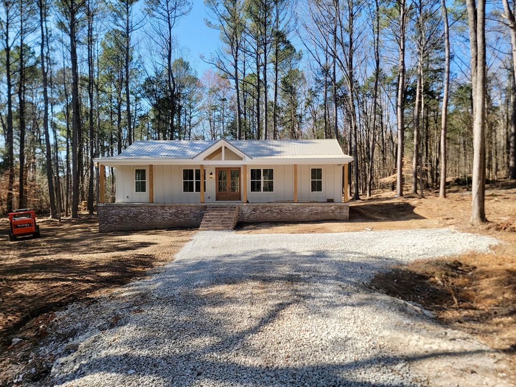 118 Long Rd, Charlotte, TN 37036