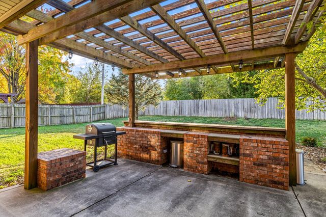 717 N Milton Drive, Nixa, MO 65714