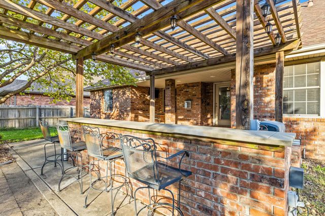 717 N Milton Drive, Nixa, MO 65714