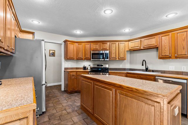 717 N Milton Drive, Nixa, MO 65714