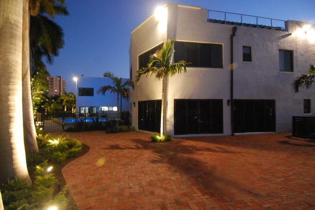 1121 Bel Air Drive 4, Highland Beach, FL 33487