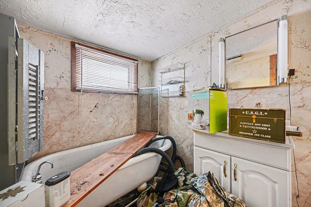 7651 S Avenue W, Texas Twp, MI 49087