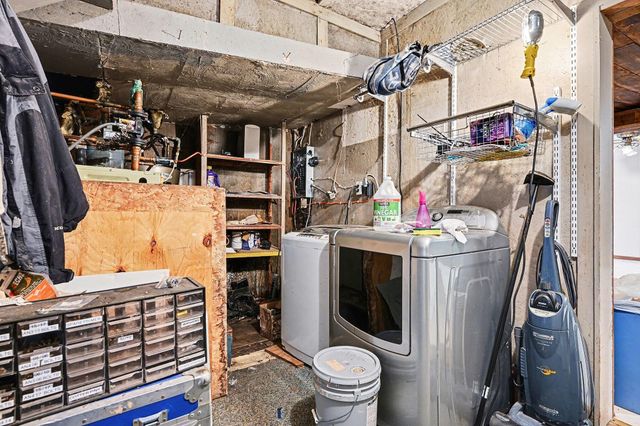 7651 S Avenue W, Texas Twp, MI 49087