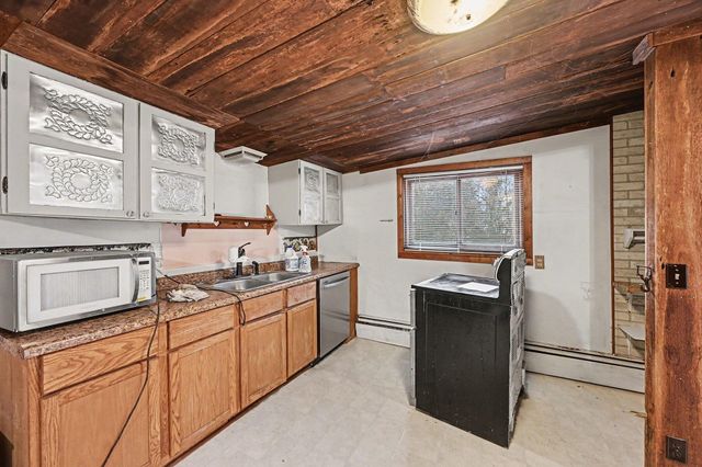 7651 S Avenue W, Texas Twp, MI 49087