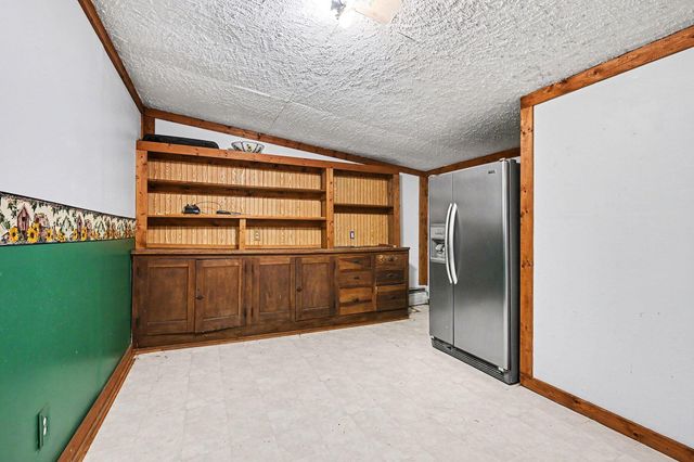 7651 S Avenue W, Texas Twp, MI 49087