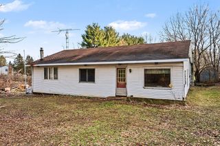 7651 S Avenue W, Texas Twp, MI 49087