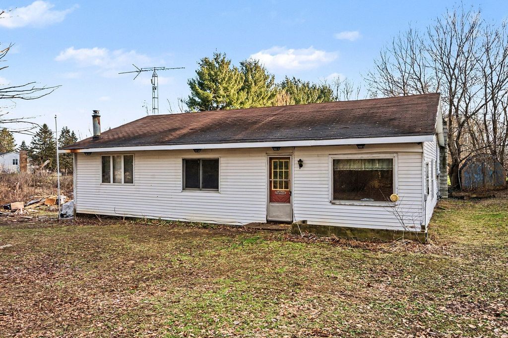 7651 S Avenue W, Texas Twp, MI 49087