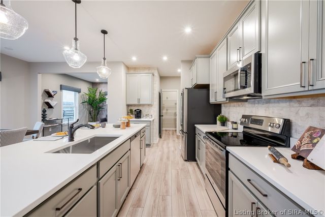 103 Patriot Loop, Sellersburg, IN 47172