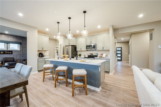 103 Patriot Loop, Sellersburg, IN 47172