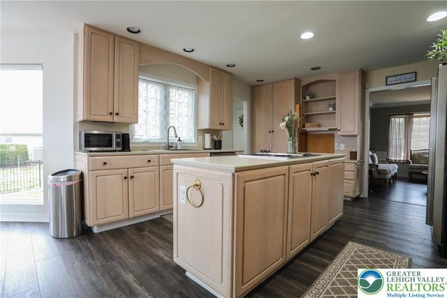 4994 Meadow Lane, Lower Macungie Twp, PA 18062