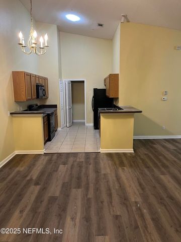 3670 KIRKPATRICK Circle 14, Jacksonville, FL 32210
