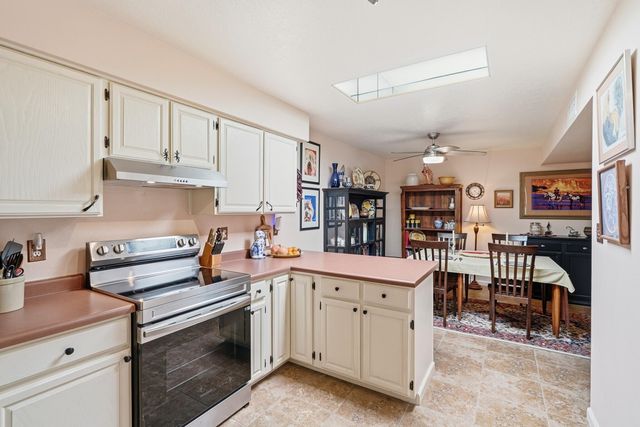 5902 Azuelo Avenue NW, Albuquerque, NM 87120