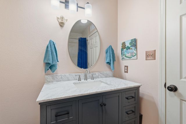 5902 Azuelo Avenue NW, Albuquerque, NM 87120