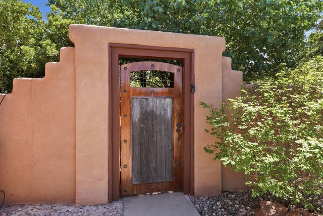 5902 Azuelo Avenue NW, Albuquerque, NM 87120
