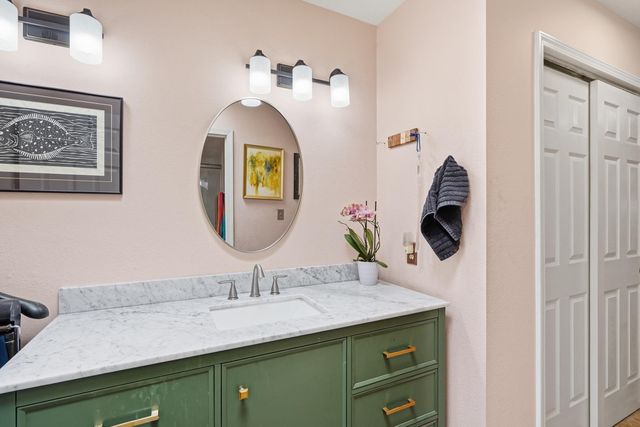 5902 Azuelo Avenue NW, Albuquerque, NM 87120