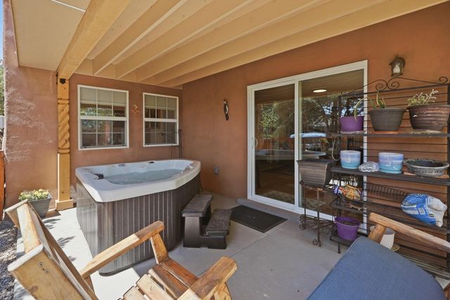 5902 Azuelo Avenue NW, Albuquerque, NM 87120