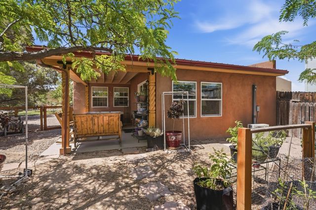 5902 Azuelo Avenue NW, Albuquerque, NM 87120