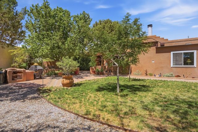 5902 Azuelo Avenue NW, Albuquerque, NM 87120
