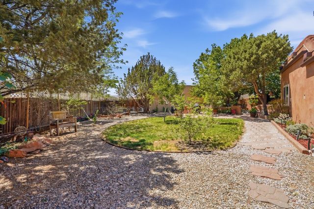 5902 Azuelo Avenue NW, Albuquerque, NM 87120