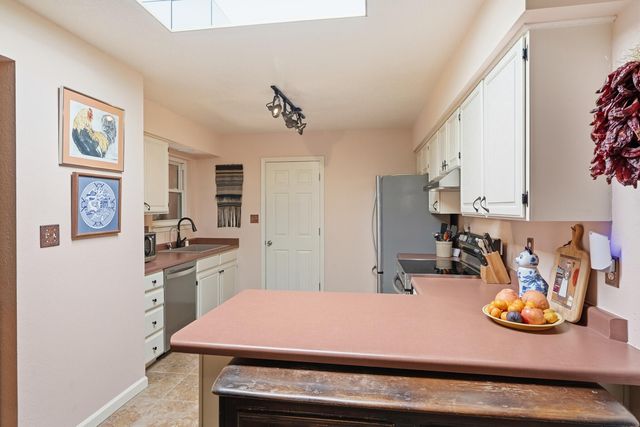5902 Azuelo Avenue NW, Albuquerque, NM 87120
