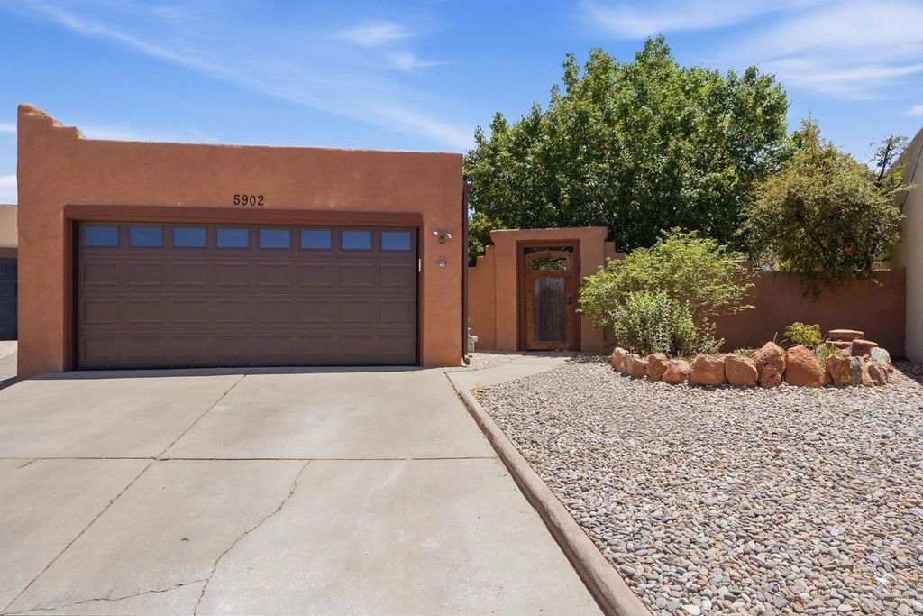 5902 Azuelo Avenue NW, Albuquerque, NM 87120