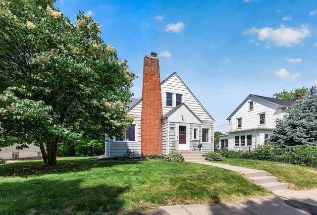 1051 Ottawa Avenue, West Saint Paul, MN 55118
