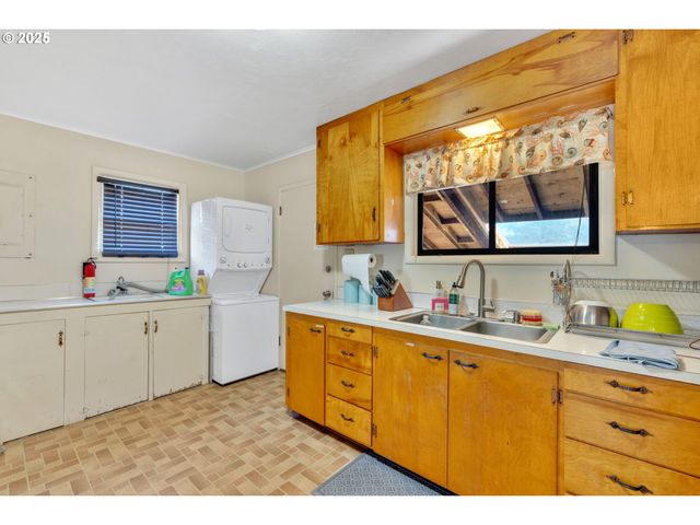 835 N HOLLADAY Dr, Seaside, OR 97138