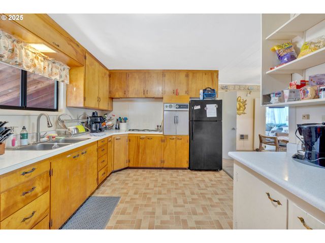 835 N HOLLADAY Dr, Seaside, OR 97138