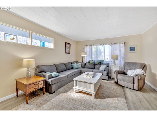 835 N HOLLADAY Dr, Seaside, OR 97138