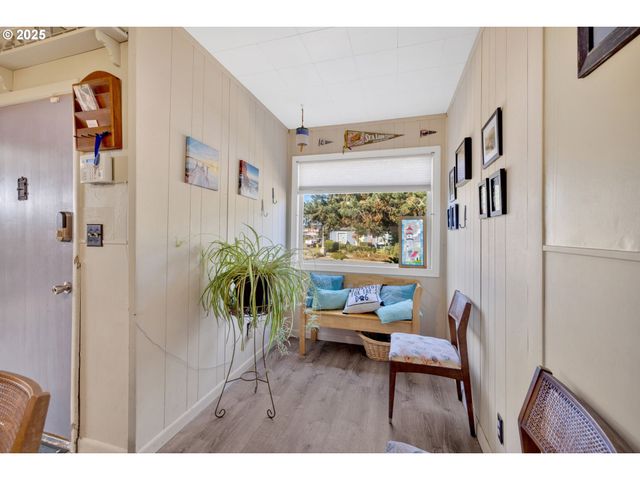 835 N HOLLADAY Dr, Seaside, OR 97138