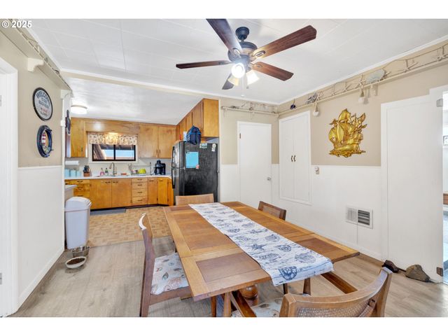 835 N HOLLADAY Dr, Seaside, OR 97138