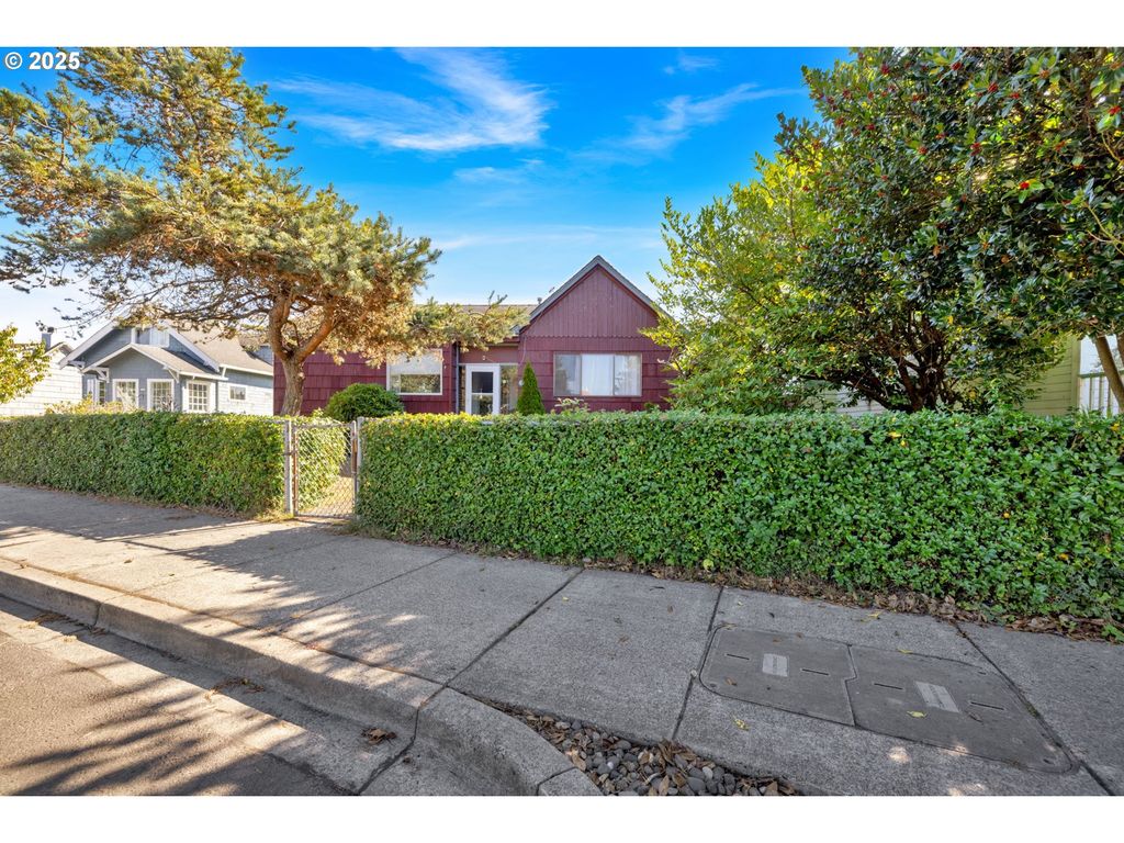 835 N HOLLADAY Dr, Seaside, OR 97138