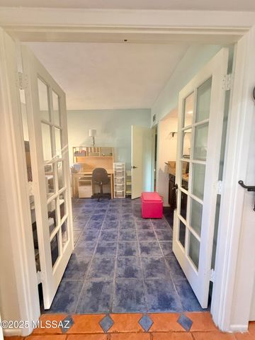 8110 E Rivenoak Circle, Tucson, AZ 85715