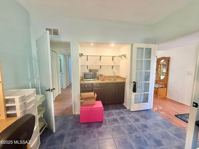 8110 E Rivenoak Circle, Tucson, AZ 85715
