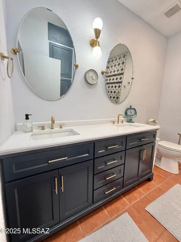 8110 E Rivenoak Circle, Tucson, AZ 85715