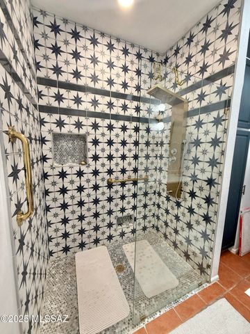 8110 E Rivenoak Circle, Tucson, AZ 85715