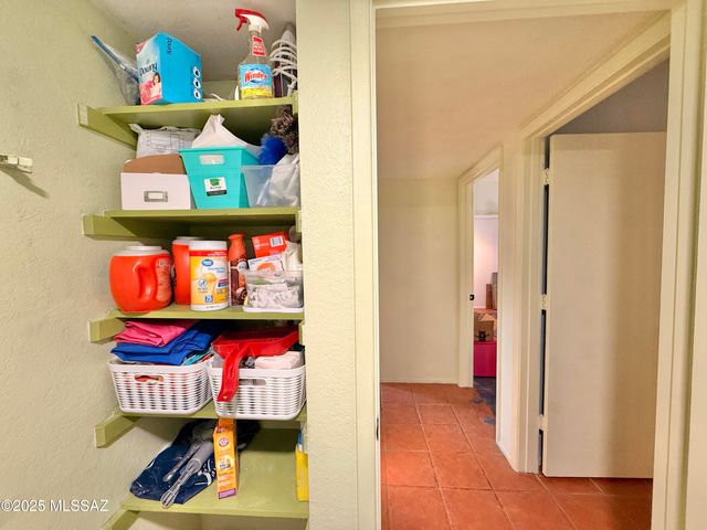 8110 E Rivenoak Circle, Tucson, AZ 85715
